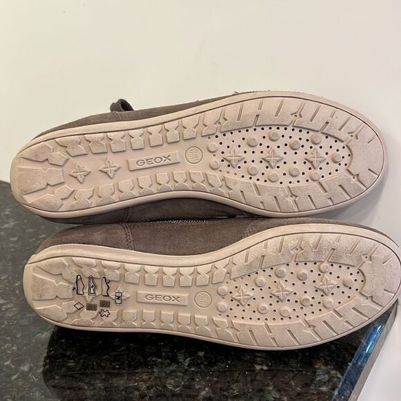 Women’s Geox Respira Brown Suede Sparkle Shoe with laces. Size 6. - Picture 7 of 8